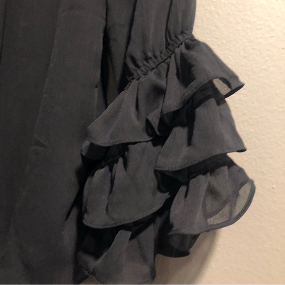 Cece Ruffle Sleeves Top Medium - Picture 3 of 6
